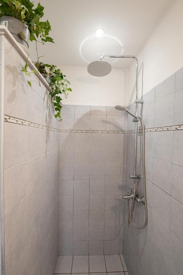 Sunny Yard Apartments Poros Town Luaran gambar