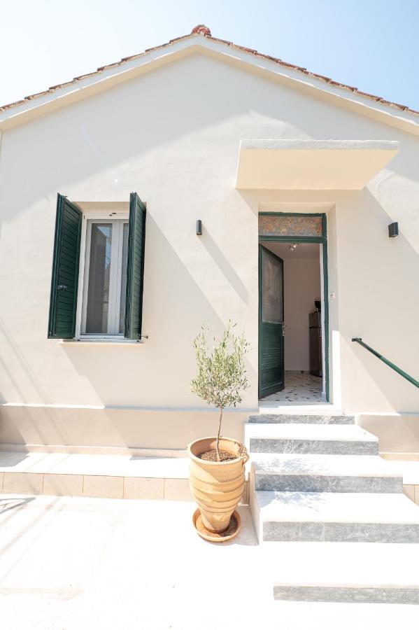 Sunny Yard Apartments Poros Town Luaran gambar